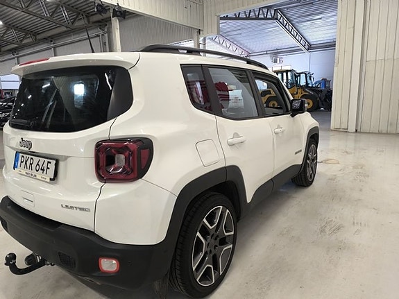 Jeep Renegade 4 of 10
