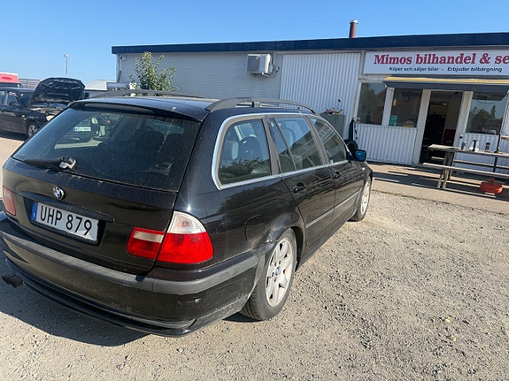 BMW 320i 4 of 7