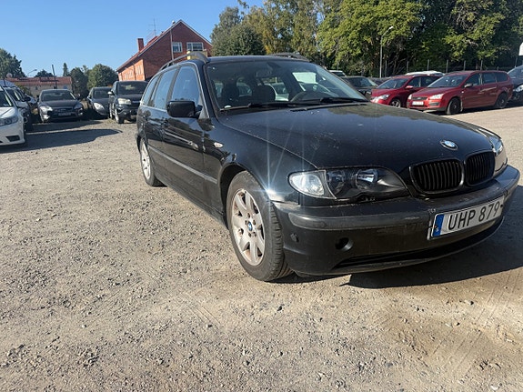BMW 320i 3 of 7