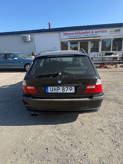 BMW 320i 5 of 7