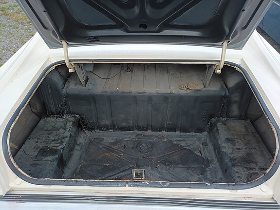 Ford Galaxie 9 of 17