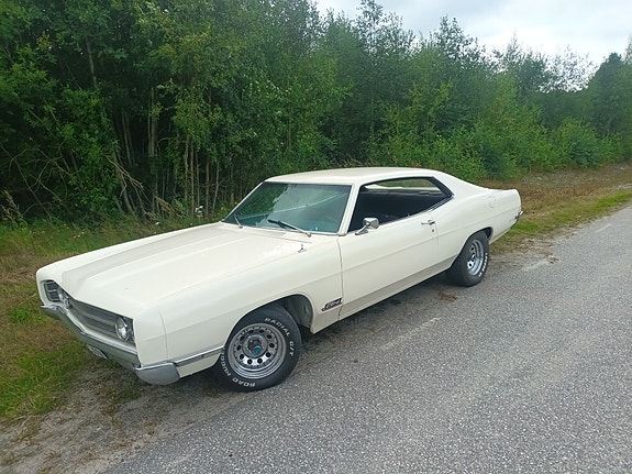 Ford Galaxie 8 of 17