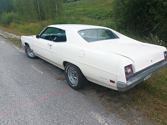 Ford Galaxie 7 of 17