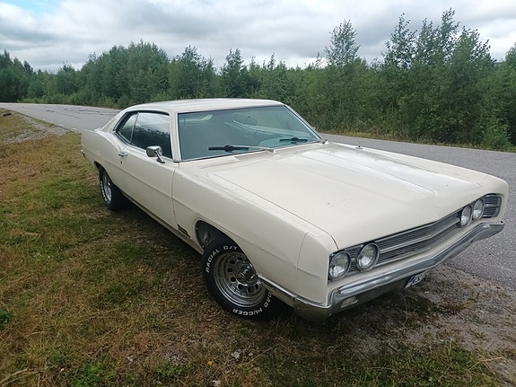Ford Galaxie 6 of 17