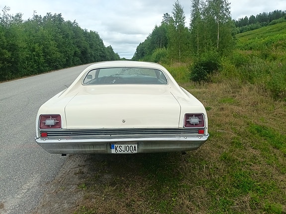 Ford Galaxie 4 of 17