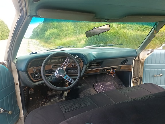 Ford Galaxie 11 of 17