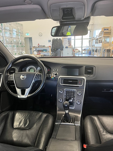 Volvo V60 3 of 4