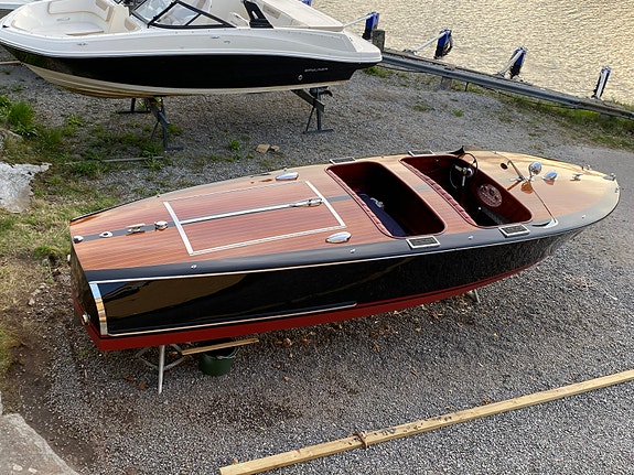 Chris-Craft barrelback 6 of 6