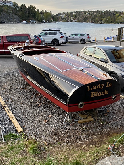 Chris-Craft barrelback 5 of 6