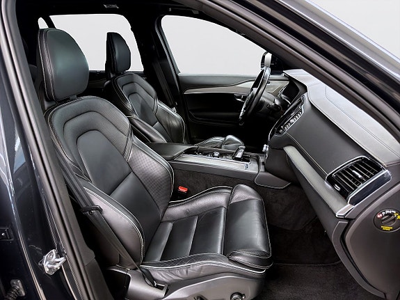 Volvo XC90 13 of 23