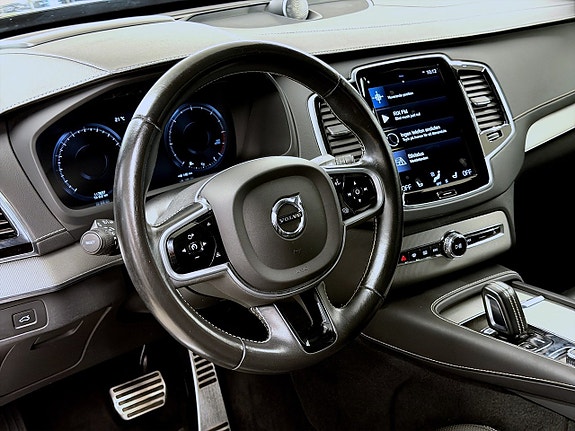 Volvo XC90 8 of 23