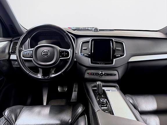 Volvo XC90 10 of 23