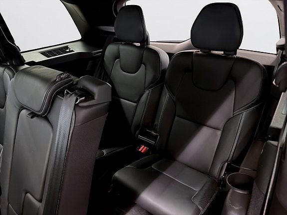 Volvo XC90 11 of 23