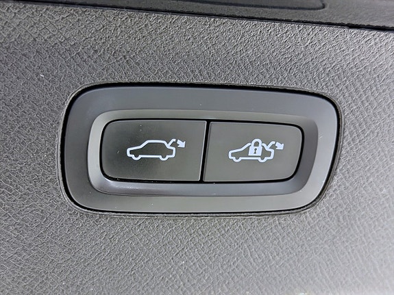 Volvo XC90 16 of 23