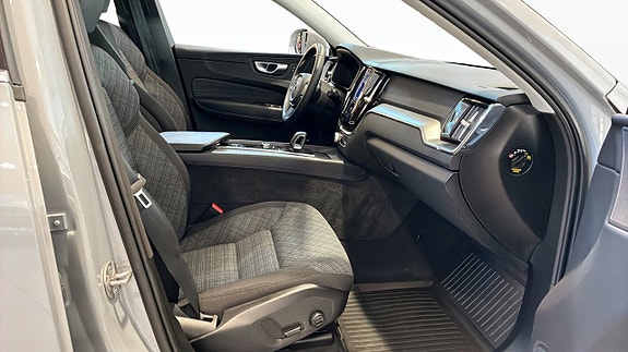Volvo XC60 3 of 18