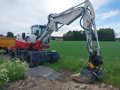Takeuchi TB395W 4 of 5