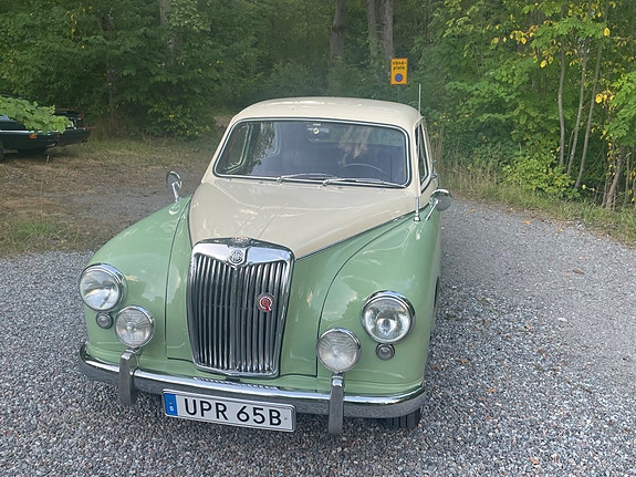 MG Magnette 2 of 8