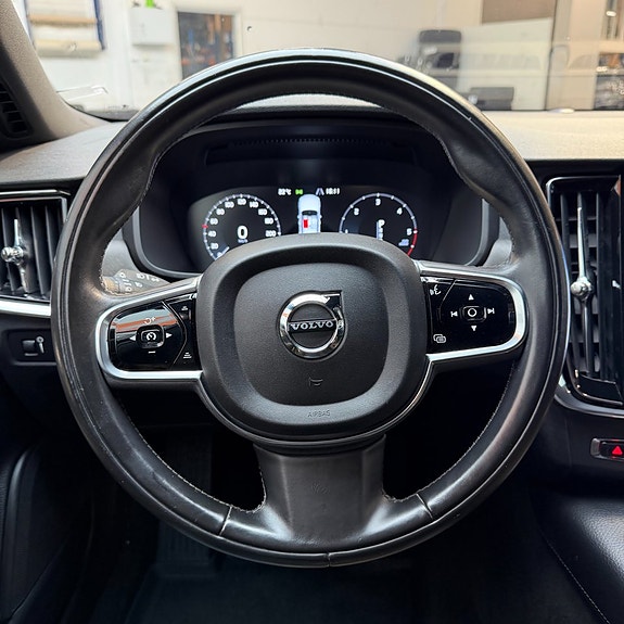 Volvo V90 Cross Country 11 of 12