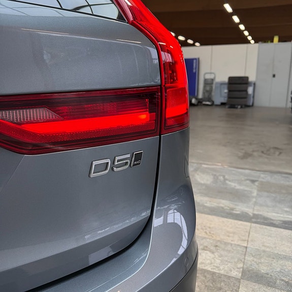 Volvo V90 Cross Country 7 of 12