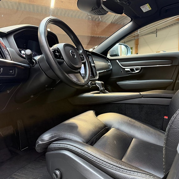 Volvo V90 Cross Country 9 of 12