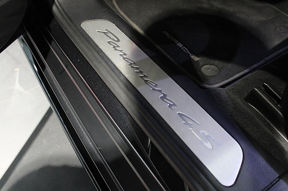 Porsche Panamera 4S 10 of 18