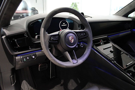 Porsche Panamera 4S 3 of 18