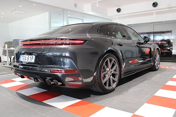Porsche Panamera 4S 2 of 18