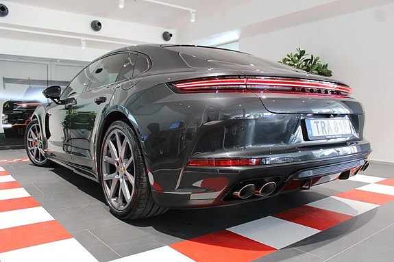 Porsche Panamera 4S 7 of 18