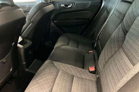 Volvo XC60 12 of 28