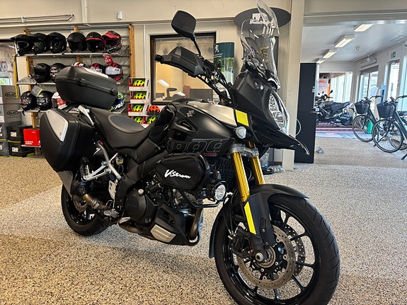 Suzuki V-Storm 1000 2 of 7