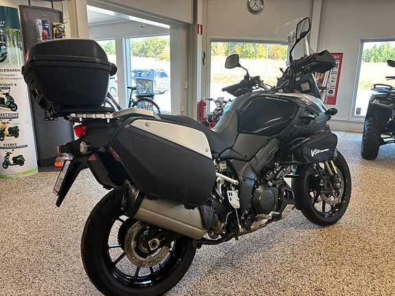 Suzuki V-Storm 1000 3 of 7