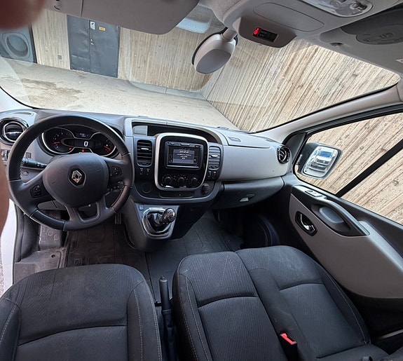 Renault Trafic 4 of 6