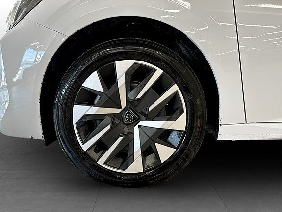 Peugeot 208 14 of 15
