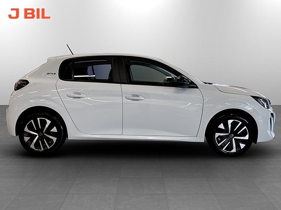 Peugeot 208 13 of 15