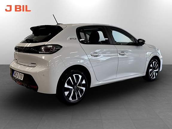 Peugeot 208 3 of 15