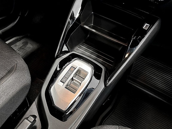Peugeot 208 10 of 15