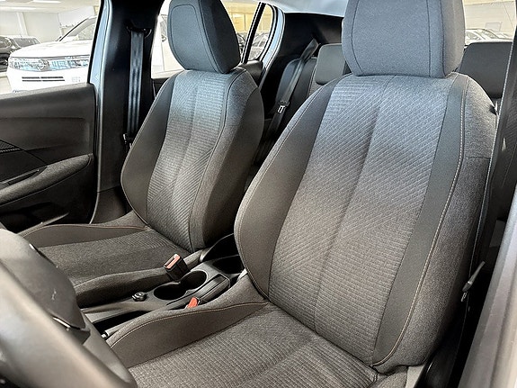 Peugeot 208 5 of 15