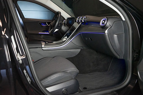 Mercedes-Benz C300 de 14 of 18