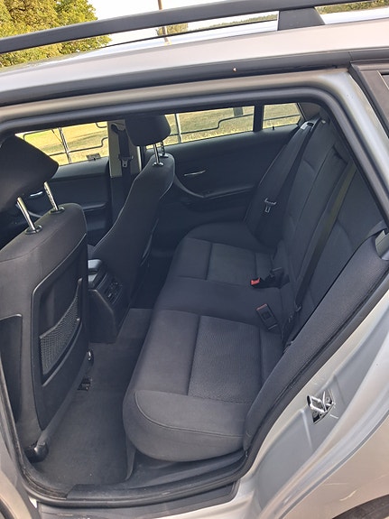 BMW 320i 9 of 11