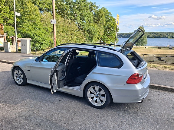 BMW 320i 10 of 11