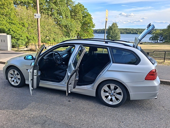 BMW 320i 7 of 11