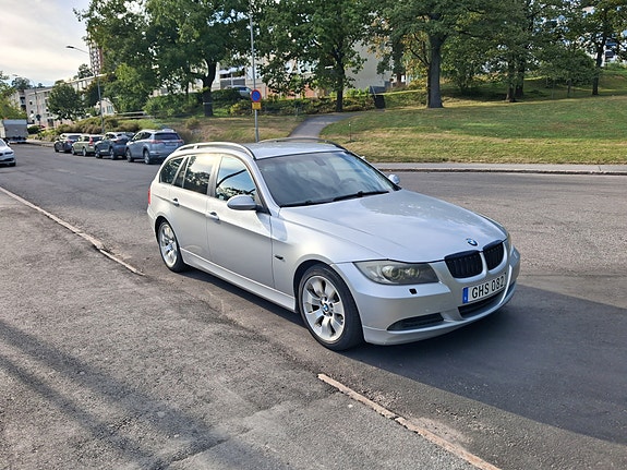 BMW 320i 5 of 11