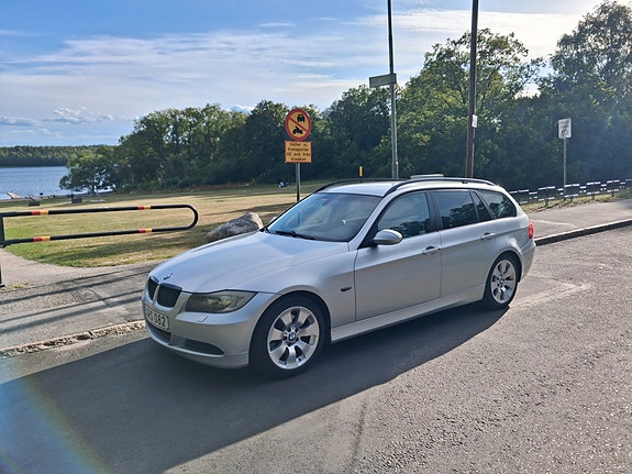 BMW 320i 11 of 11