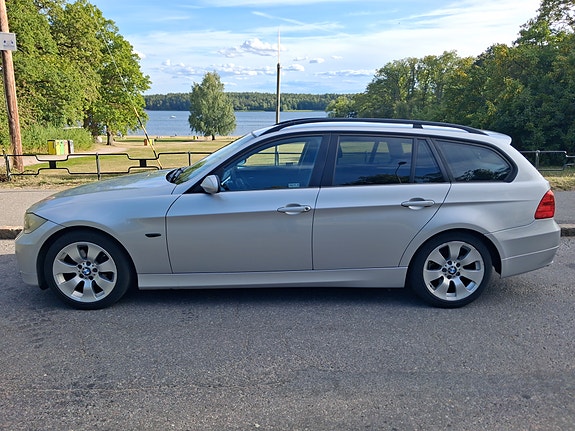 BMW 320i 6 of 11