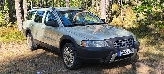 Volvo XC70 2 of 10