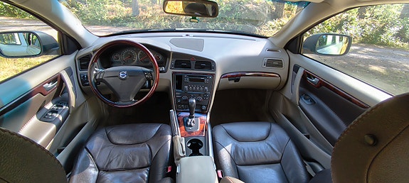 Volvo XC70 7 of 10