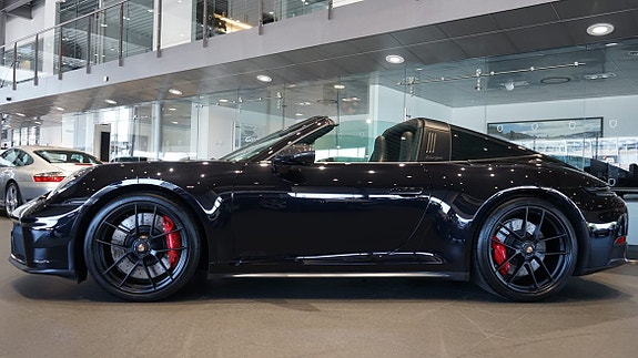 Porsche 911 4 of 9