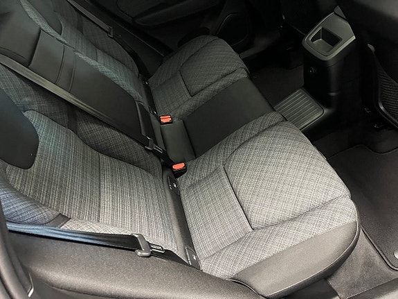 Volvo XC60 8 of 19