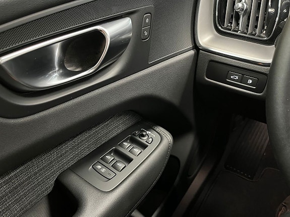 Volvo XC60 13 of 19