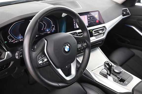 BMW 330e 12 of 30